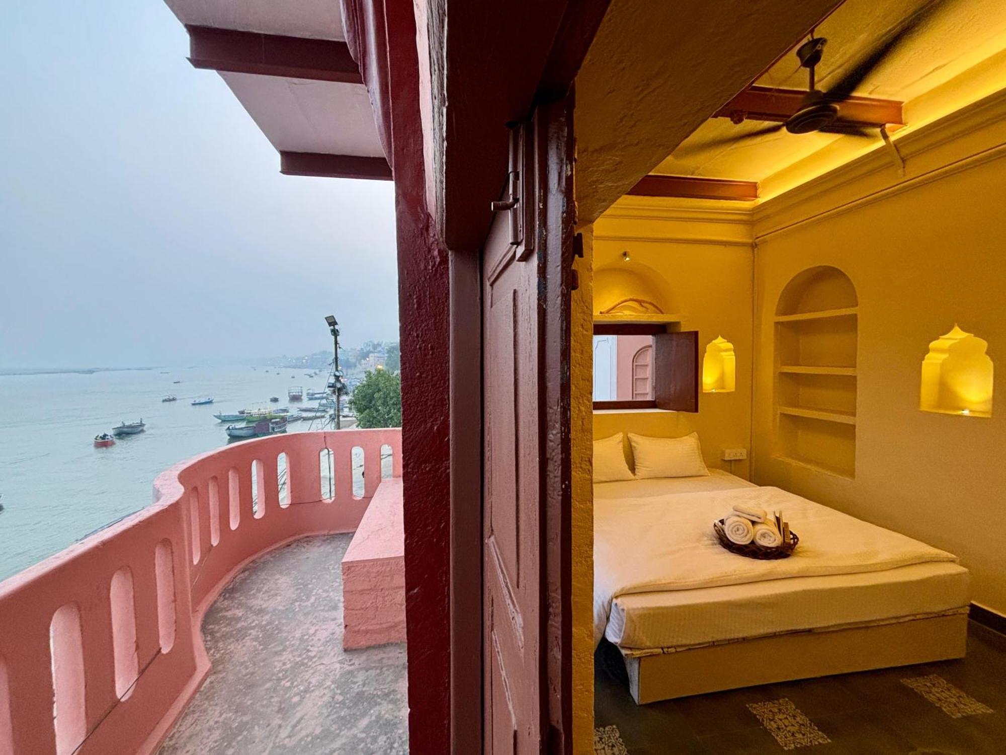 Vintage River Homestay Varanasi Dış mekan fotoğraf