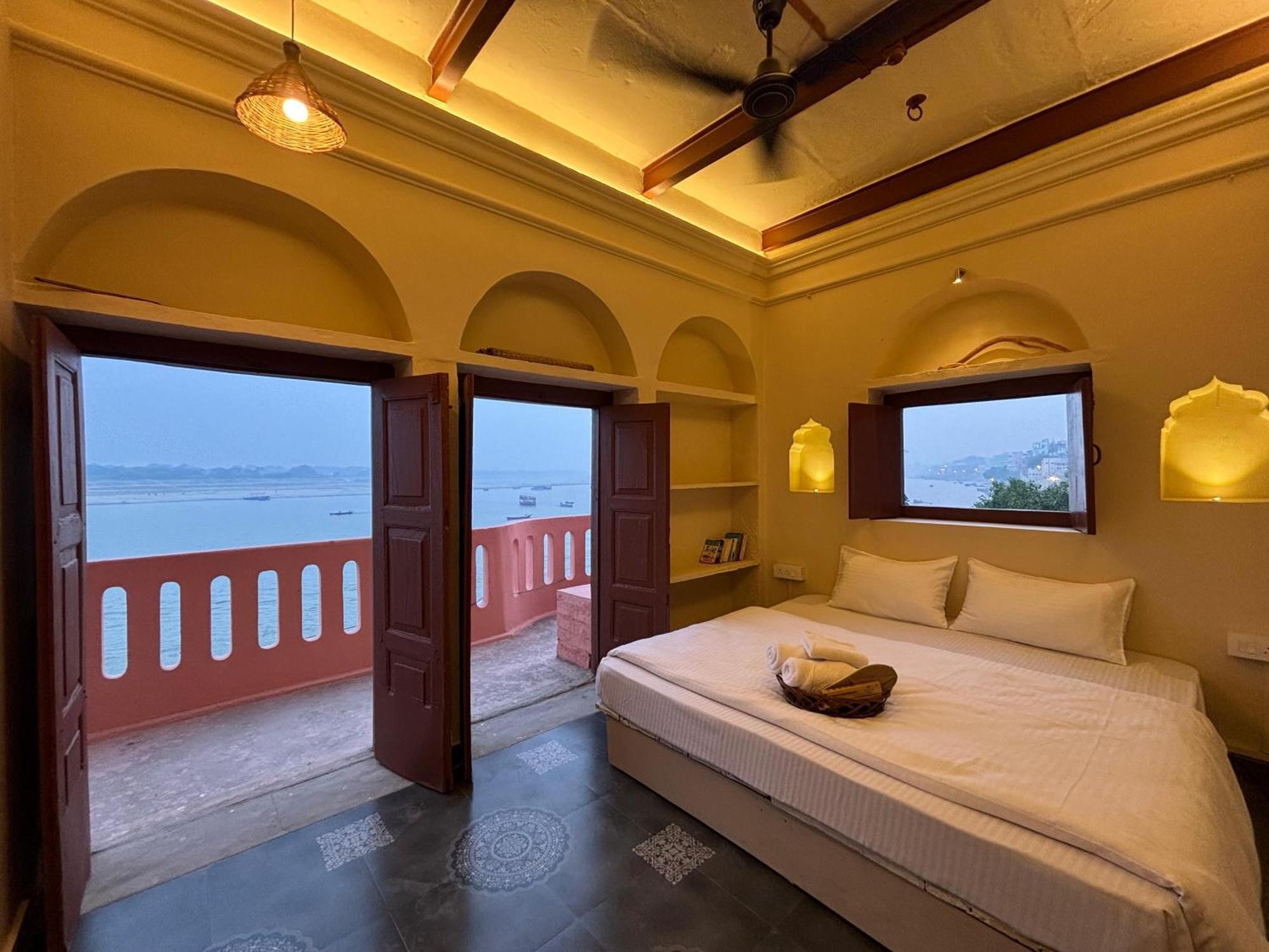 Vintage River Homestay Varanasi Dış mekan fotoğraf